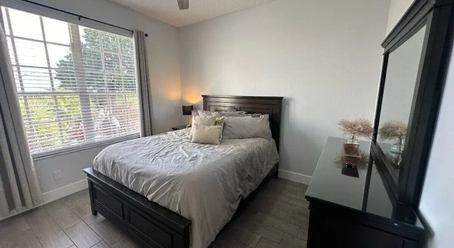 Updated Pool Villa Southern Dunes, Забронировать Дом для отпуска Отели Lakeland - Winter Haven с парковкой, Парковка