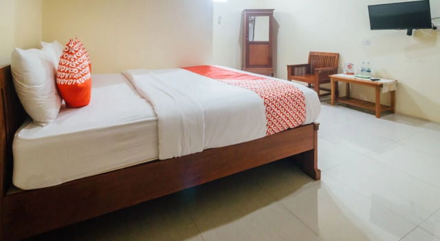 Crecia Guest House by OYO Rooms, Rezervovat Penzión Hotely v Maluku s parkováním, Parkování