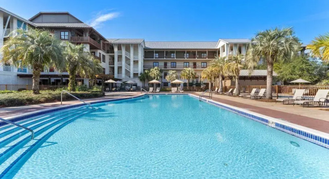 Salty Air & Blue Mountain Flair 3BR Condo w/ Pool, Balcony & Beach Access!