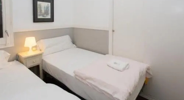 Letsgo Camp Nou Apartment, Забронировать Апартаменты/квартира Отели Барселоны с парковкой, рядом с Оспиталь Клиник, Парковка