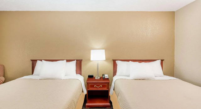Четырёхместный номер Standard Quality Inn West Des Moines I-80 & I-235