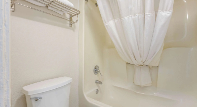 Четырёхместный номер Standard Quality Inn Forrest City I-40