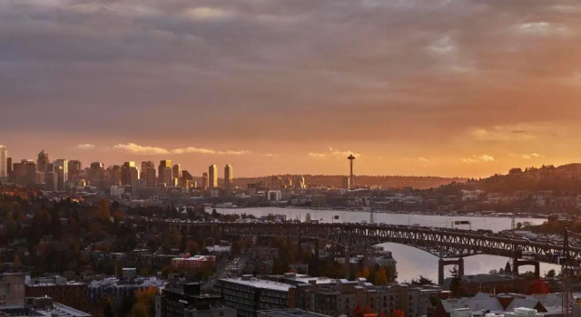 Четырёхместный номер Standard с красивым видом из окна Graduate by Hilton Seattle