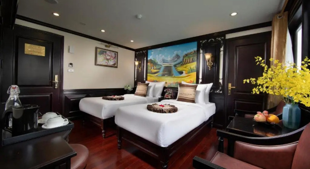 Семейный люкс с балконом Athena Royal Cruise - Luxury in Halong Bay