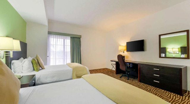 Четырёхместный номер Standard Quality Inn Nuevo Laredo