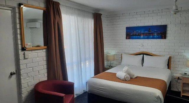 Двухместный номер Standard с видом на бассейн Cleveland Motor Inn