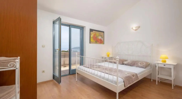 Apartment Doris, Varaa Huoneisto Hotellit Kvarner Islands uima-altaalla, Uima-allas