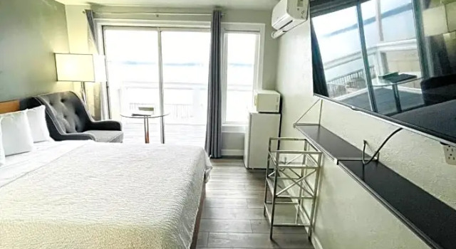 Двухместный номер Standard с видом на море Tides Inn & Suites