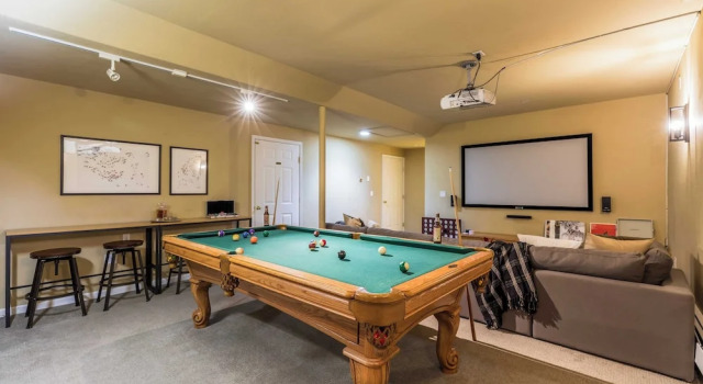 River Rock by Avantstay 8 Bedroom Ski Estate w/ Hot Tub & Movie Theatre 10 Min Walk to Mtn, Забронировать Дом для отпуска Брекенридж Горнолыжный курорт Вейл, рядом с 5-кресельный подъемник