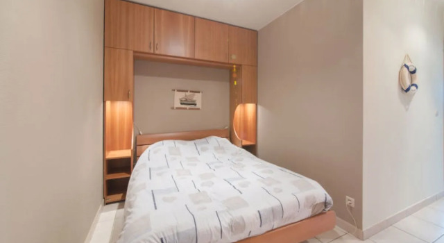 Apartment Zeeflat De Haan, Varaa Huoneisto Hotellit Brussels pysäköinnillä, Pysäköinti