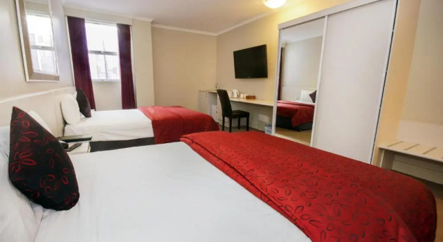 Четырёхместный номер Deluxe Isa Hotel