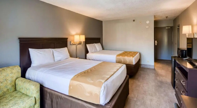 Люкс c 1 комнатой SureStay Plus Hotel by Best Western Durham Medical Center