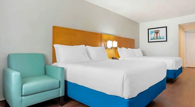 Четырёхместный номер Standard Chateau Beachfront Hotel, a By the Sea Resort