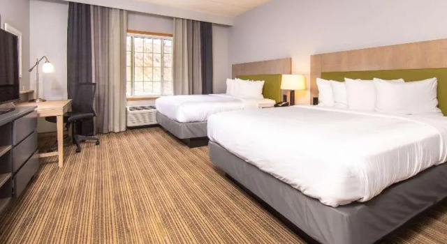 Шестиместный номер Standard Country Inn & Suites by Radisson, Rapid City, SD