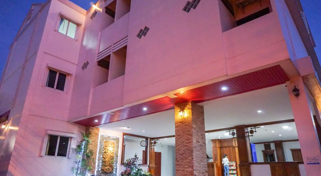 Dalha Renovtel Hotel, Забронировать Отель Отели Накхонпханом с парковкой, Парковка