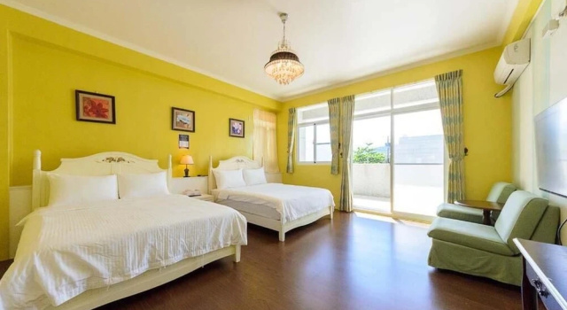 Четырёхместный номер Comfort с балконом Maji Homestay