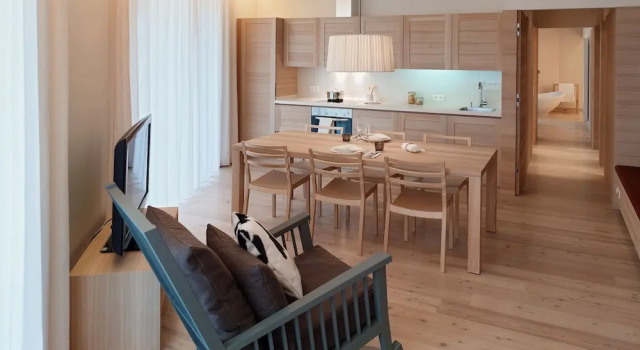 Кровать в общем номере с балконом и с видом на горы Falkensteiner Residences edelweiss