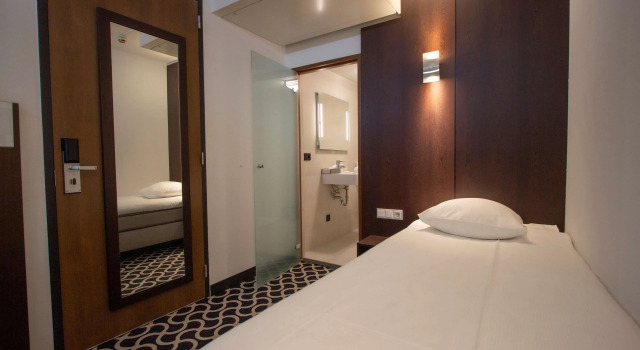 Одноместный номер Standard Golden Tulip West Ende