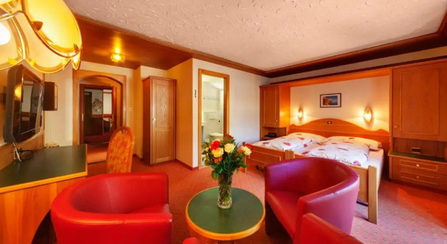 Семейный номер Standard с балконом Hotel Christiania Saas-Fee