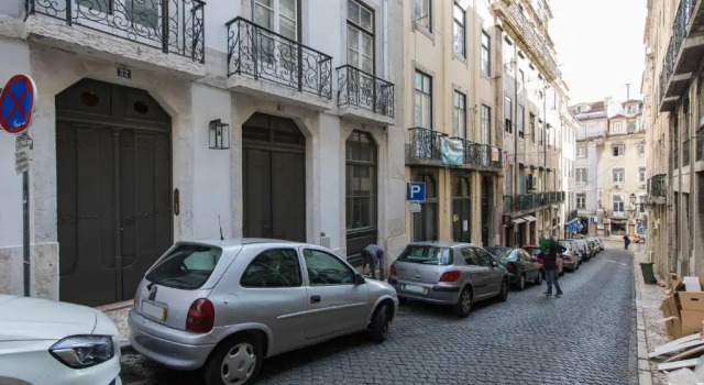 Апартаменты Lovelystay - Charming 3 Bedroom Wonder Downtown