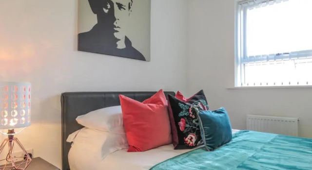 Tudors eSuites Two Bedrooms Garden and Netflix, Varaa Hotelli Birmingham West Midlands