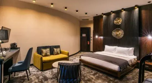 Полулюкс Hotel Adamo