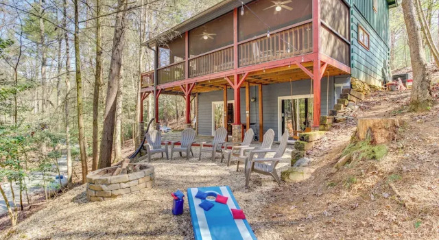 Коттедж Secluded Cherry Log Cabin w/ Hot Tub + Swings!