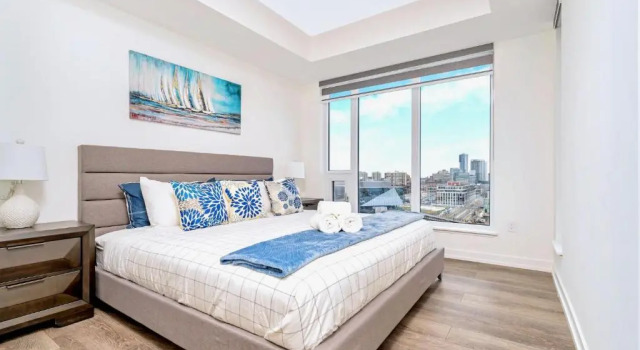 City Views From Your Balcony 1BR w King Bed, Varaa Hotelli Kitchener 