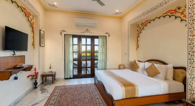 Семейный люкс The Everest Hill Resort Suites with Jacuzzi Spa - Resort in Kumbhalgarh