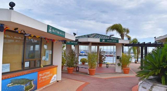 Studio in Golfe Juan - Vallauris, with Wonderful Mountain View And Balcony - 700 M From the Beach, Забронировать Апартаменты/квартира Гольф-Жуан Приморские Альпы
