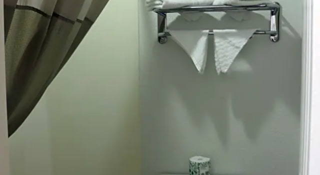 Двухместный люкс Heritage Inn & Suites