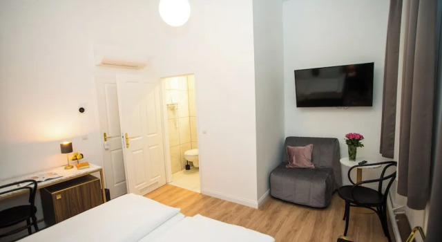 Номер Comfort Pension Central I Self Check In I AC in all rooms
