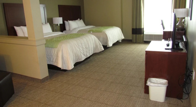 Четырёхместный люкс Heartland Inn and Suites