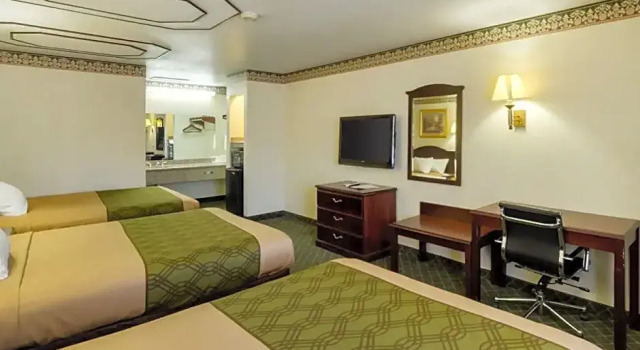 Шестиместный номер Standard Three Rivers Executive Inn & Suites By OYO