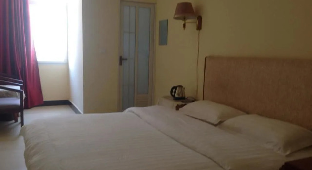 Guandu Guoting Hotel, Rezerwuj Hotel Hotele w Kunming z parkingiem, Parking
