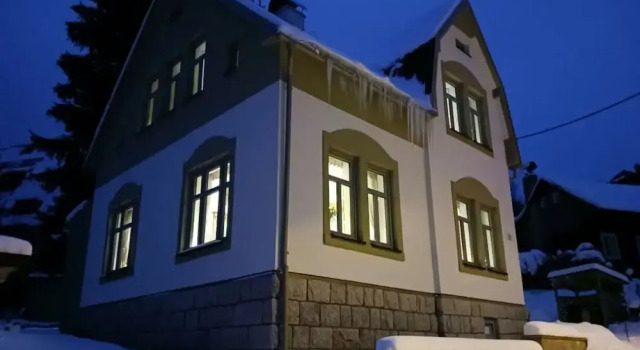 Beautiful Villa With Comfort, Rezerwuj Willa Hotele w Jizera Mountains z parkingiem, Parking