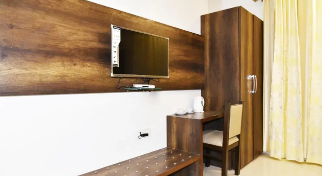 Номер Deluxe Hotel Hollywood Heights near Railway station