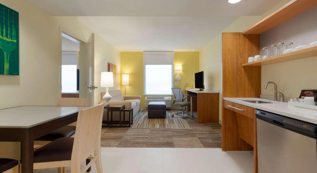 Двухместный люкс Home2 Suites by Hilton Champaign/Urbana