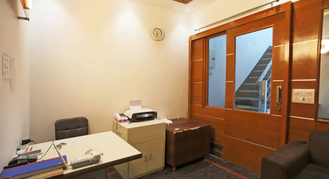 JJK Homestay By OYO Rooms, Забронировать Отель Нойда штат Уттар-Прадеш