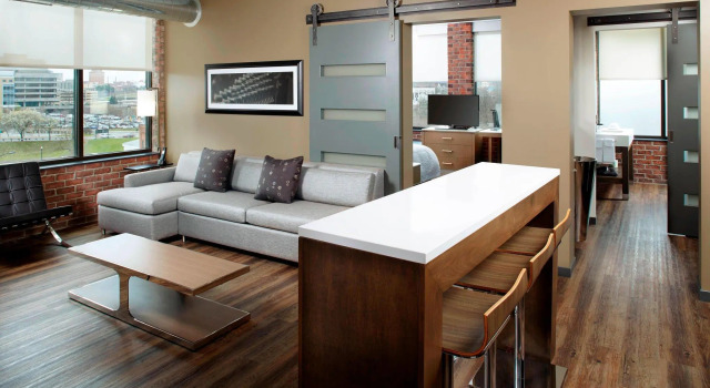 Двухместный люкс c 1 комнатой Courtyard Akron Downtown