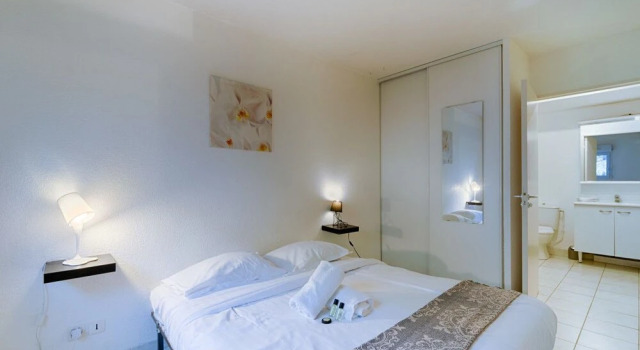 2 Room With Terrace in la Timone