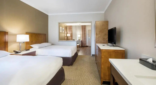 Четырёхместный люкс MainStay Suites Orange County John Wayne Airport