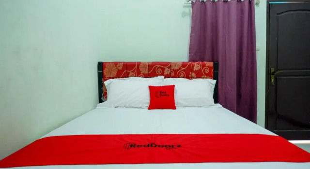 RedDoorz near Universitas Cokroaminoto Palopo, Prenota Hotel Palopo 