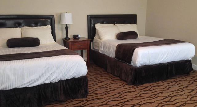 The Pelham Resort Motel, Varaa Motelli Hotellit New England uima-altaalla, Uima-allas