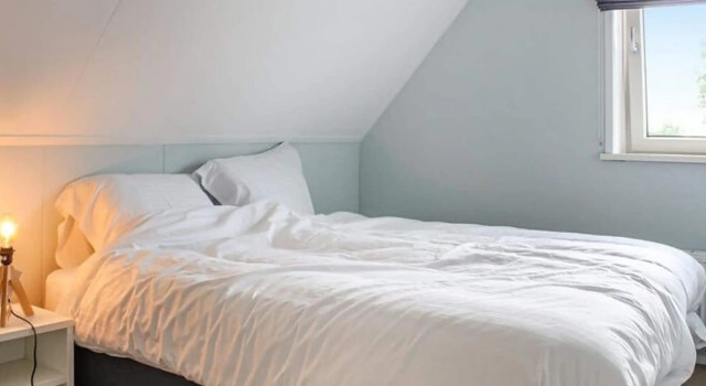 Atmospheric Villa With Nice Garden, in a Holiday Park at the Water in Friesland, Rezerwuj Willa Idskenhuizen Fryzja