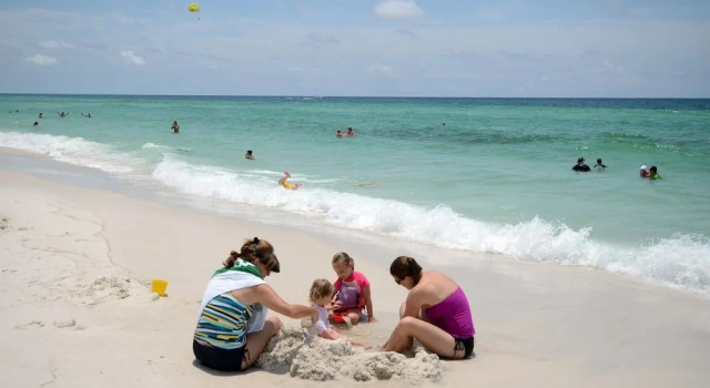 Shoreline 2064 Condo by RedAwning, Varaa Hotelli Hotellit Emerald Coast uima-altaalla, Uima-allas