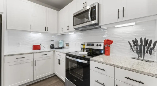 Апартаменты Top Floor 2BR King Beds Suite 8 Min to Downtown
