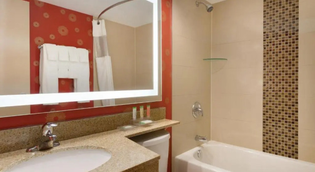 Номер Standard Park Inn by Radisson Toronto-Markham