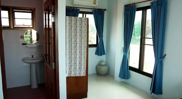 Loy Manee House