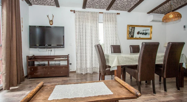Holiday House Chris, Prenota Hotel Arbe 